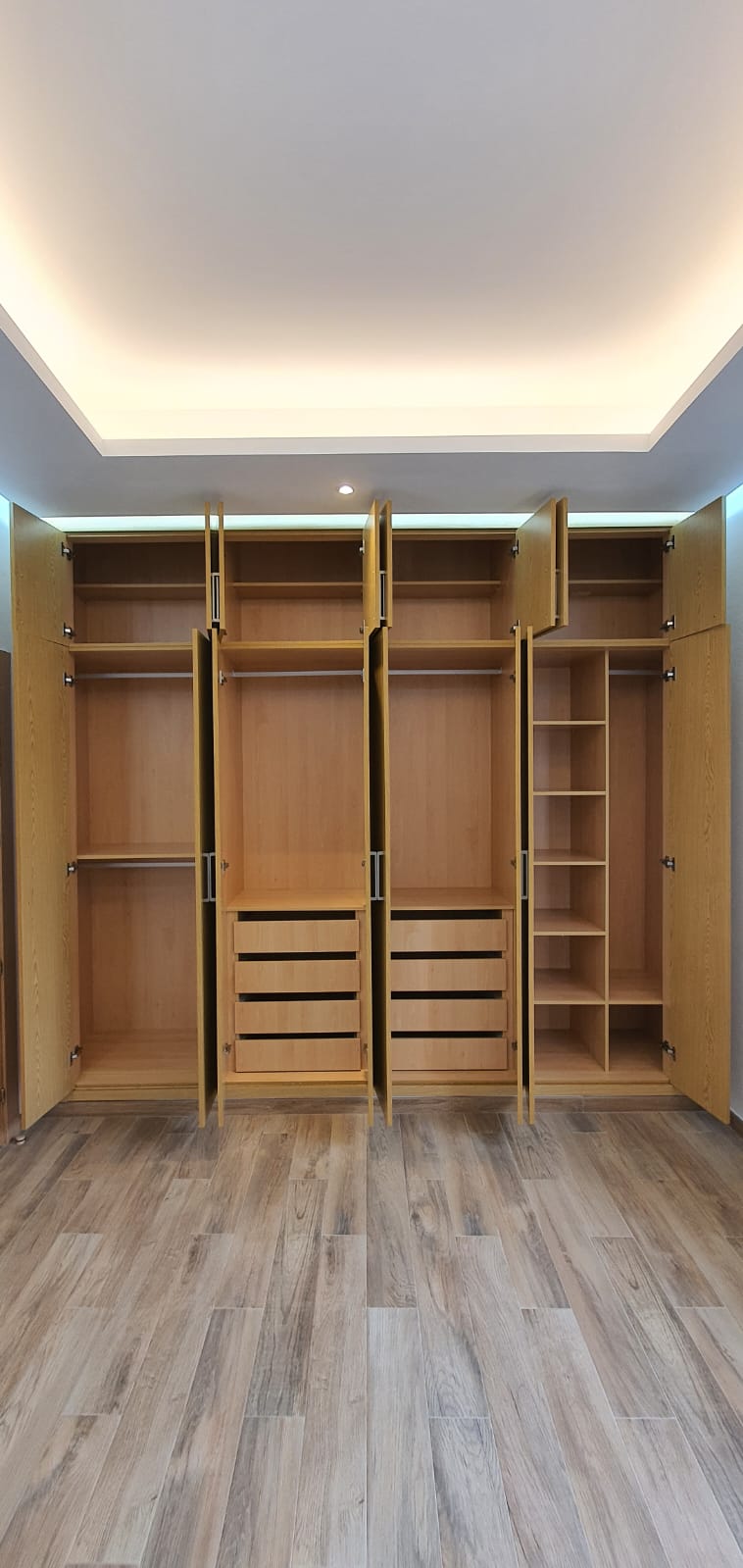 Muebles personalizados para el hogar, armarios abiertos de madera